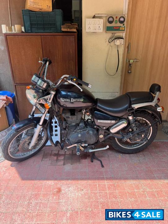 Blue Royal Enfield Thunderbird 350 Blue Royal Enfield Thunderbird 350