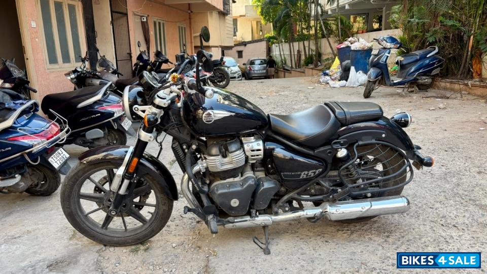 Astral Black Royal Enfield Super Meteor 650 Astral Black Royal Enfield Super Meteor 650