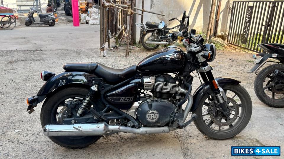 Astral Black Royal Enfield Super Meteor 650 Astral Black Royal Enfield Super Meteor 650