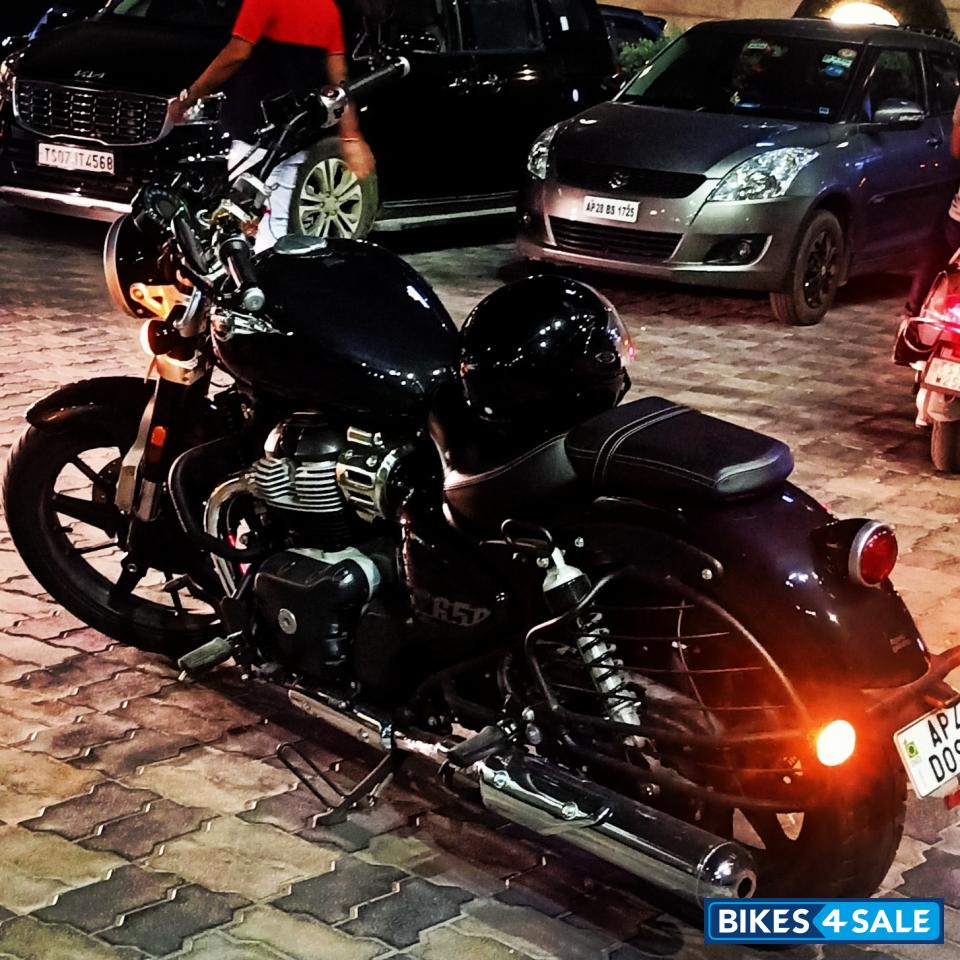 Astral Black Royal Enfield Super Meteor 650 Astral Black Royal Enfield Super Meteor 650