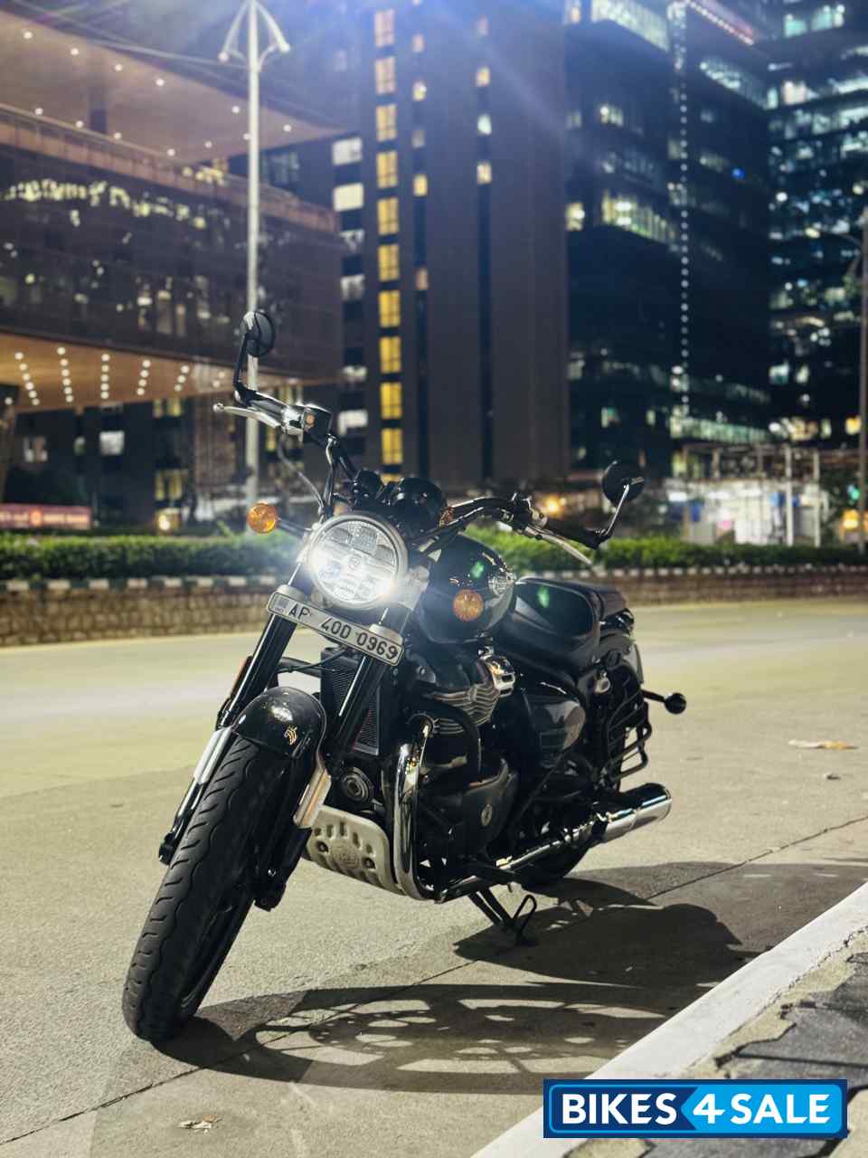 Astral Black Royal Enfield Super Meteor 650 Astral Black Royal Enfield Super Meteor 650