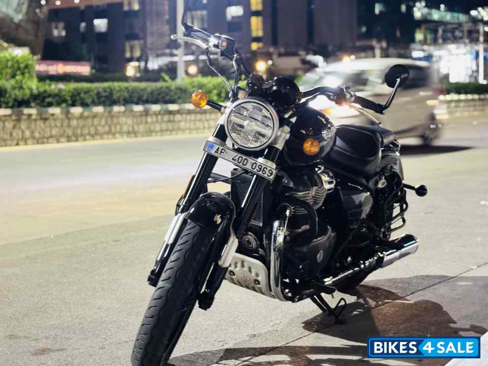 Astral Black Royal Enfield Super Meteor 650 Astral Black Royal Enfield Super Meteor 650