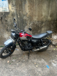 Yezdi Scrambler Dual Tone