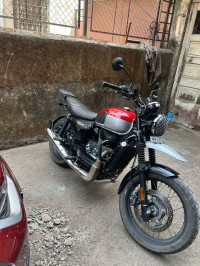 Yezdi Scrambler Dual Tone