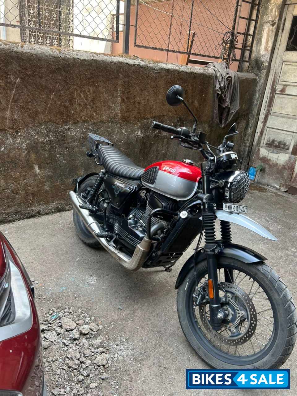Yezdi Scrambler Dual Tone Yezdi Scrambler Dual Tone