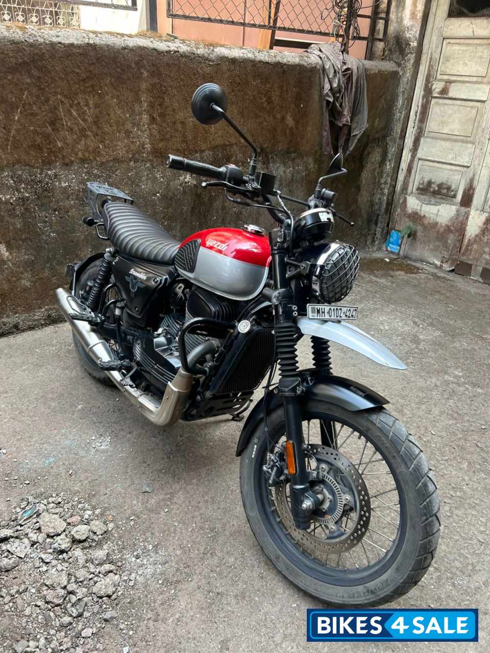 Yezdi Scrambler Dual Tone Yezdi Scrambler Dual Tone