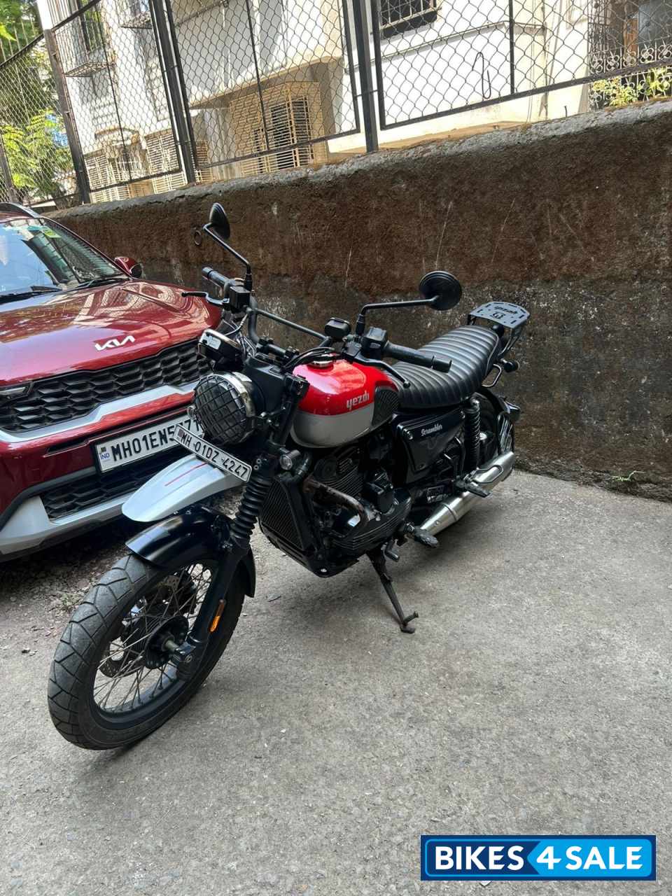 Yezdi Scrambler Dual Tone Yezdi Scrambler Dual Tone