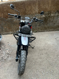 Yezdi Scrambler Dual Tone
