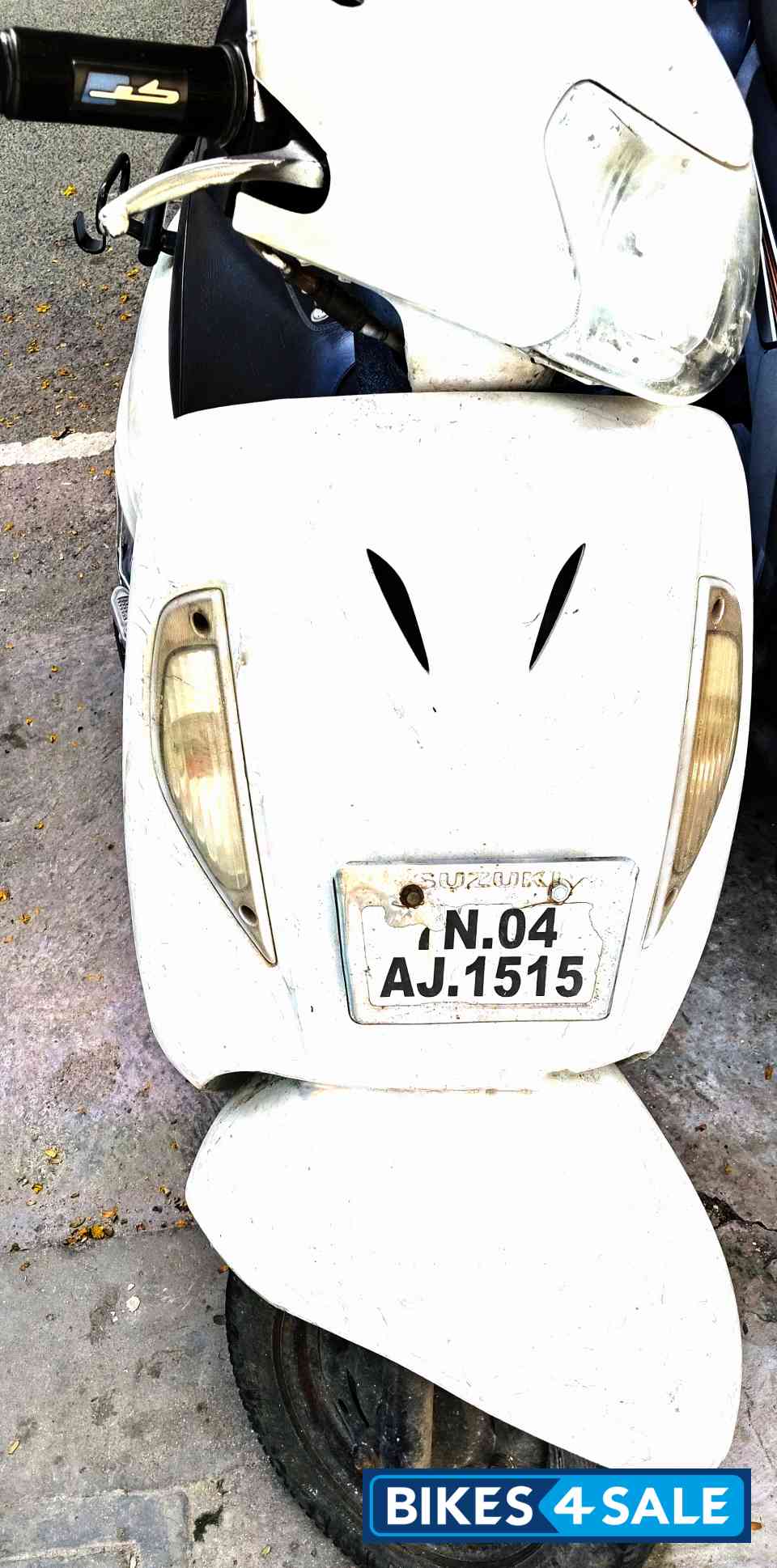 White Suzuki Access 125