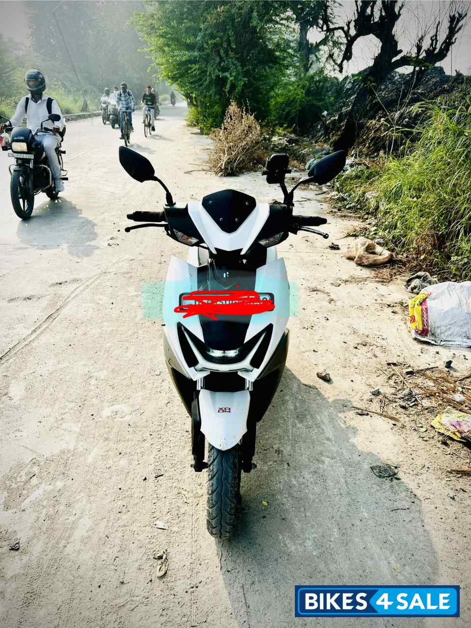 Pearl White Hero Xoom VX
