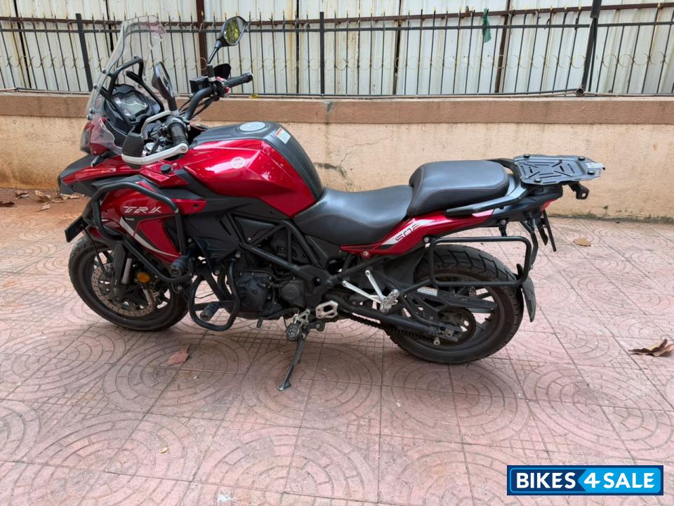 Red Benelli TRK 502 BS6