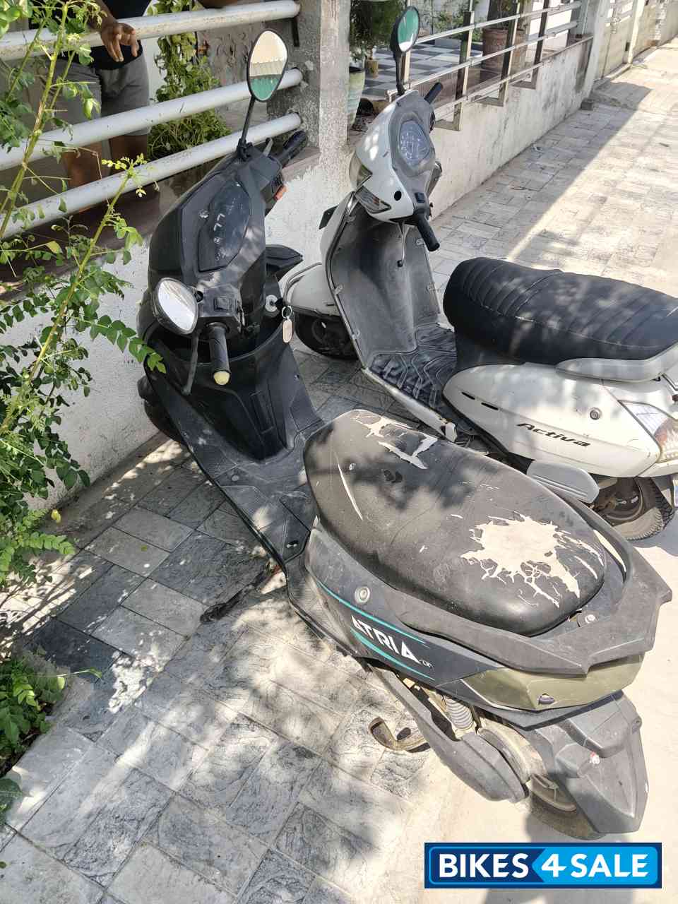 Matte Gray Hero Electric Atria LX
