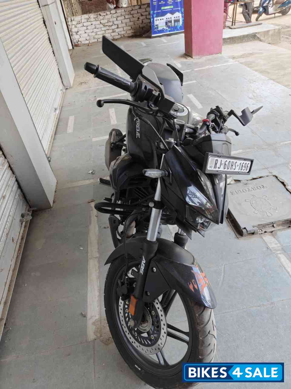 Black Hero Xtreme 125R