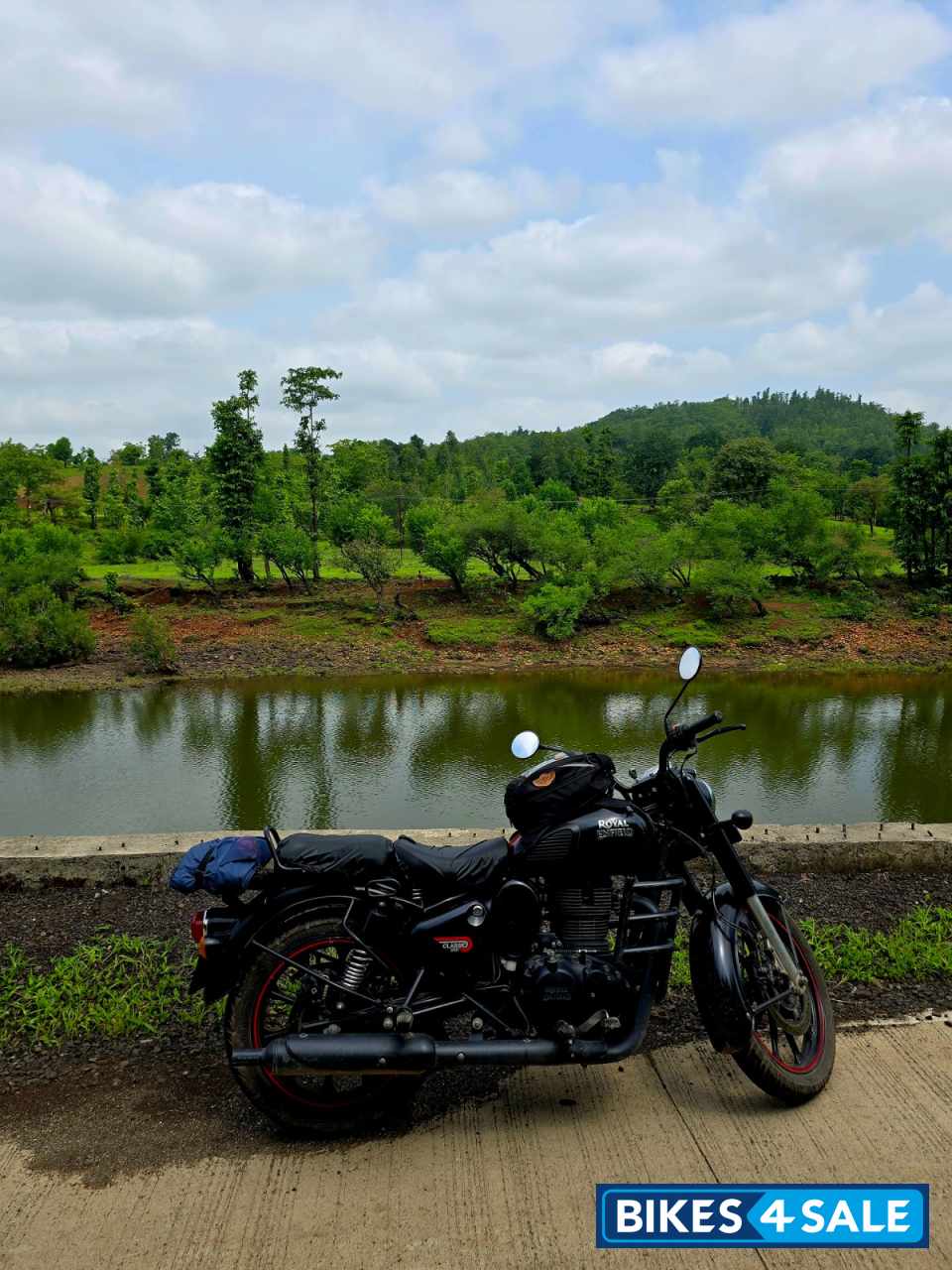 Royal Enfield Classic Stealth Black