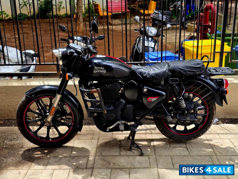 Royal Enfield Classic Stealth Black Royal Enfield Classic Stealth Black