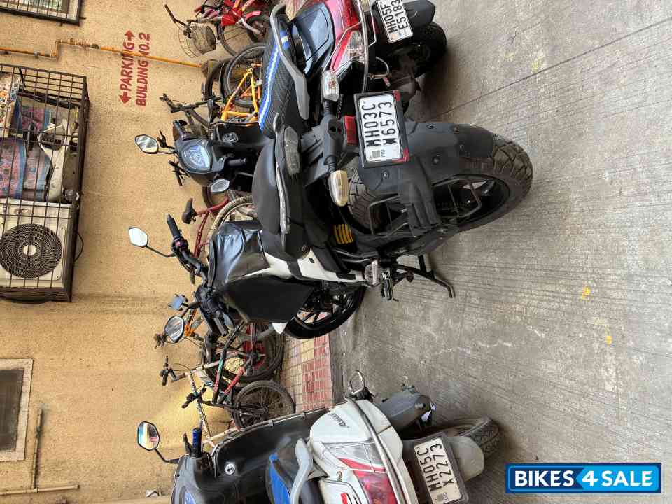 Bluish White Yamaha FZ25
