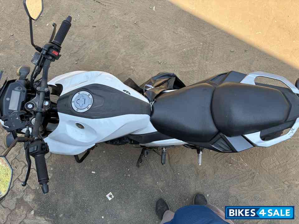 Bluish White Yamaha FZ25 Bluish White Yamaha FZ25