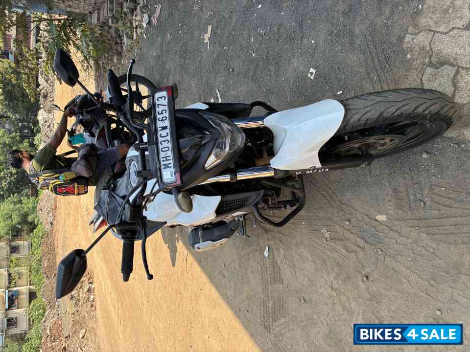 Bluish White Yamaha FZ25 Bluish White Yamaha FZ25