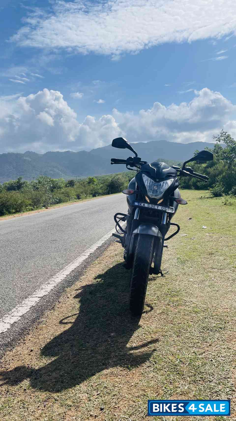 Black Bajaj Pulsar 200 NS Black Bajaj Pulsar 200 NS