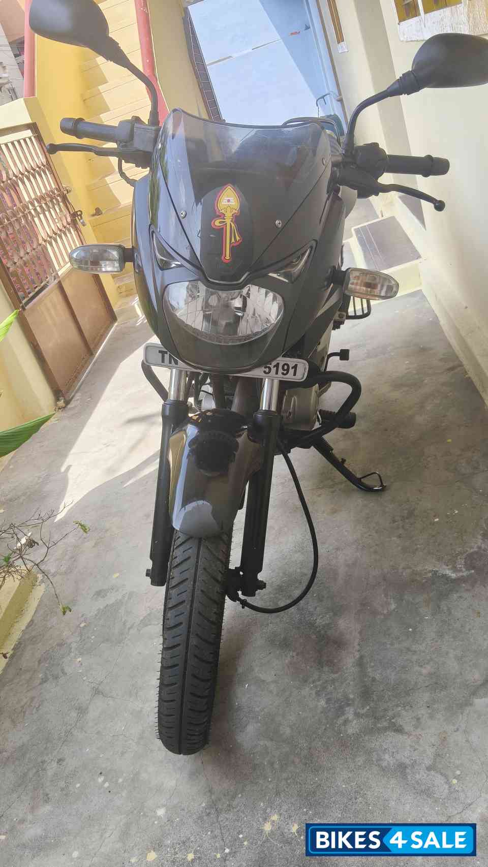 Black Bajaj Pulsar 150 Black Bajaj Pulsar 150