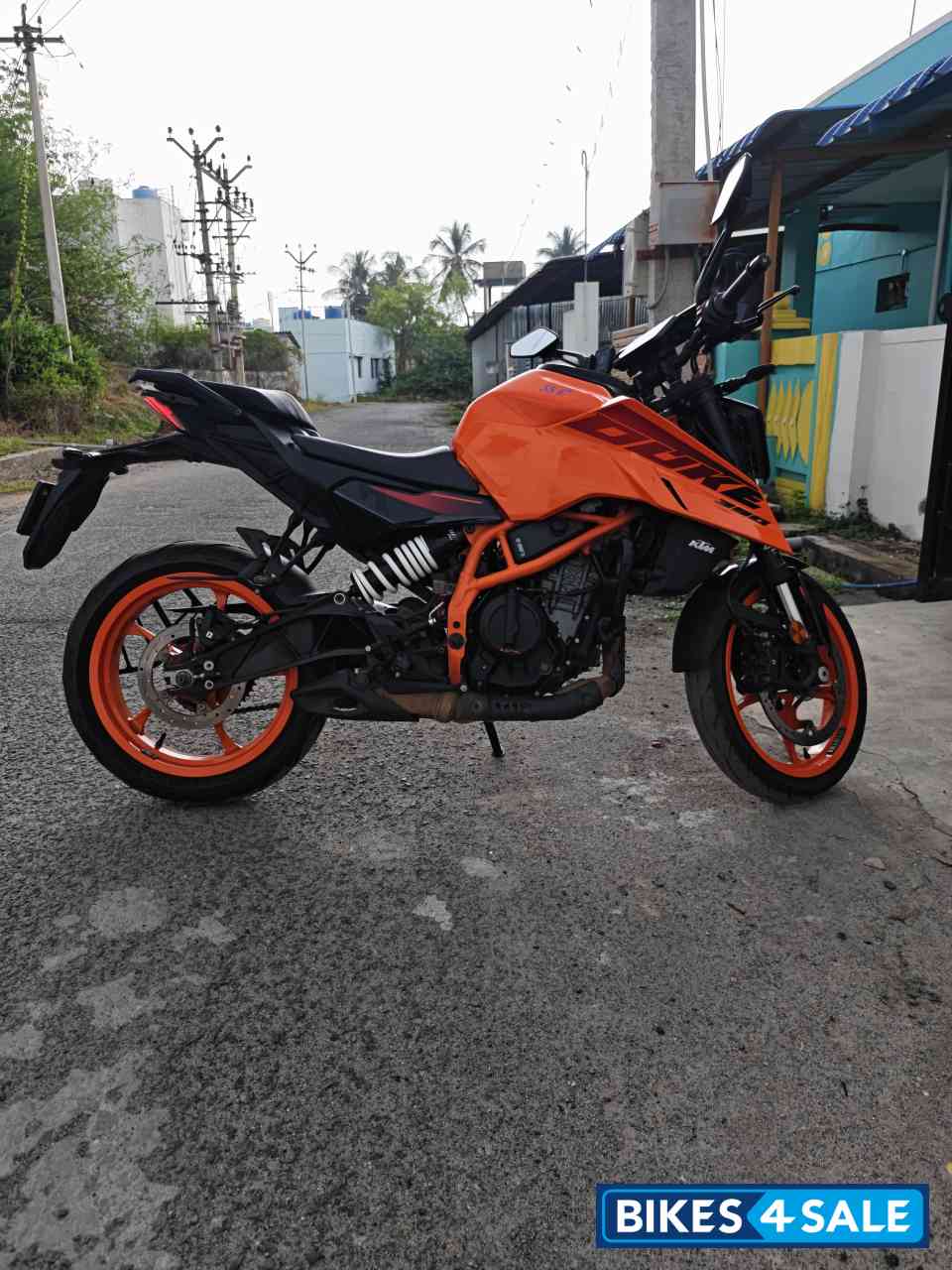 Electric Orange KTM Duke 390 2024