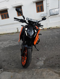 Electric Orange KTM Duke 390 2024
