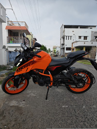 Electric Orange KTM Duke 390 2024