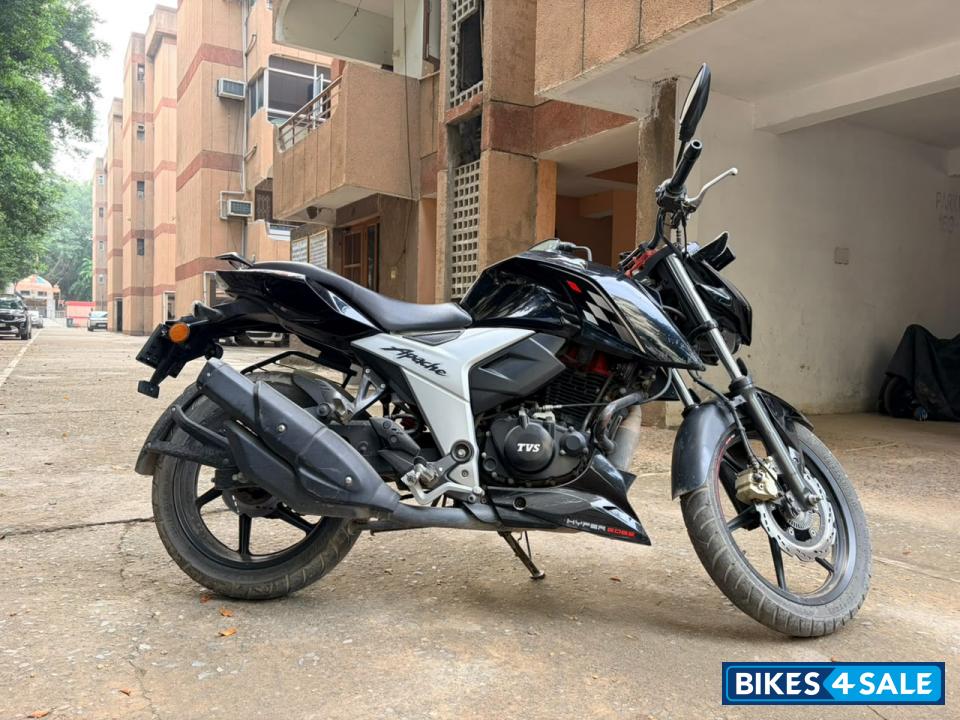 Black TVS Apache RTR 160 4V