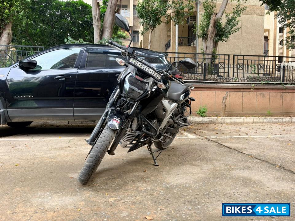 Black TVS Apache RTR 160 4V