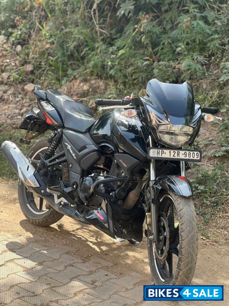 Black TVS Apache RTR 160