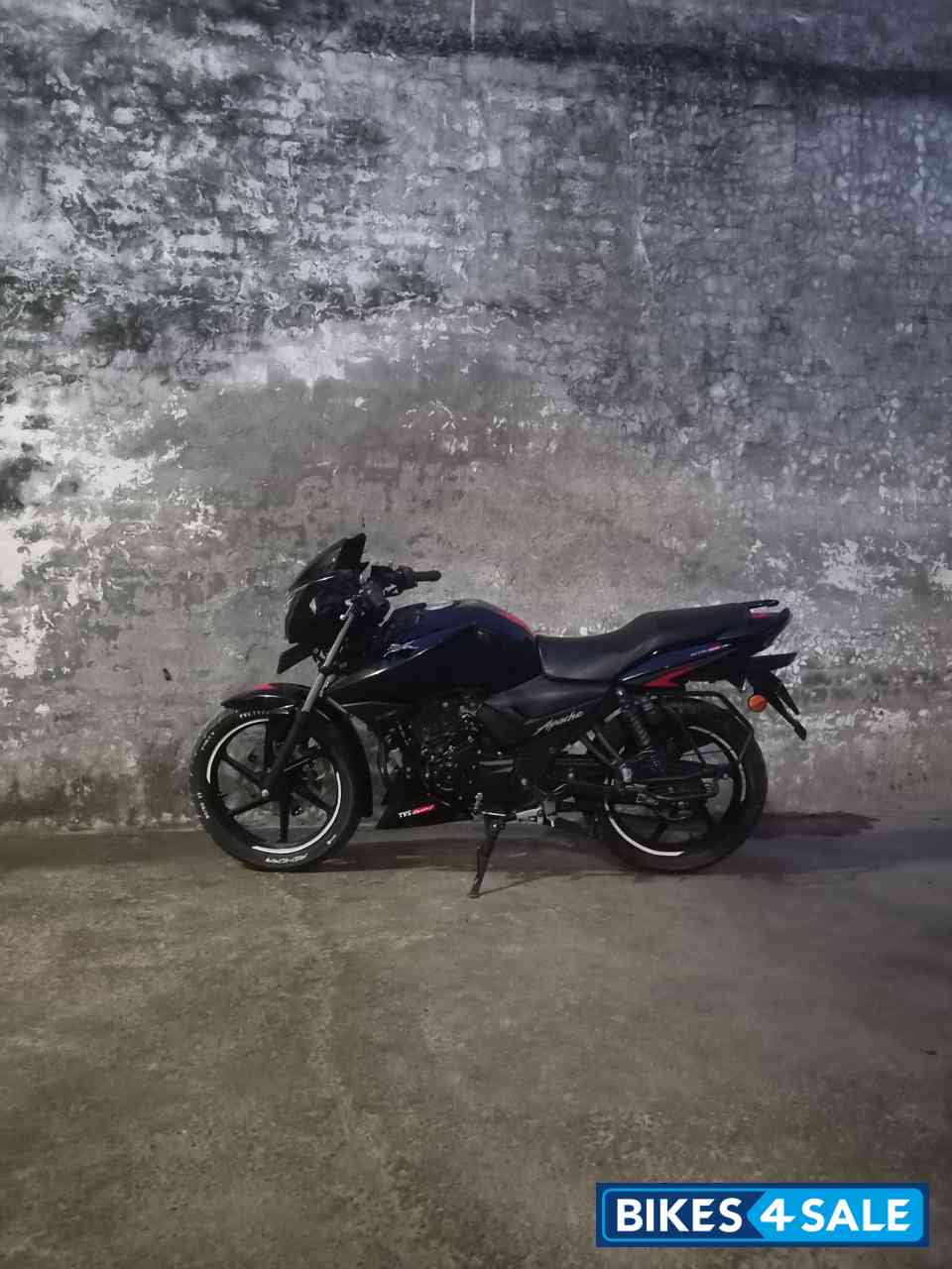 Black TVS Apache RTR 160 Black TVS Apache RTR 160
