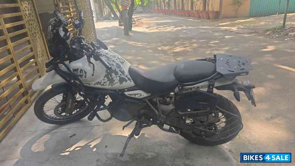 Kamet White Royal Enfield Himalayan 452