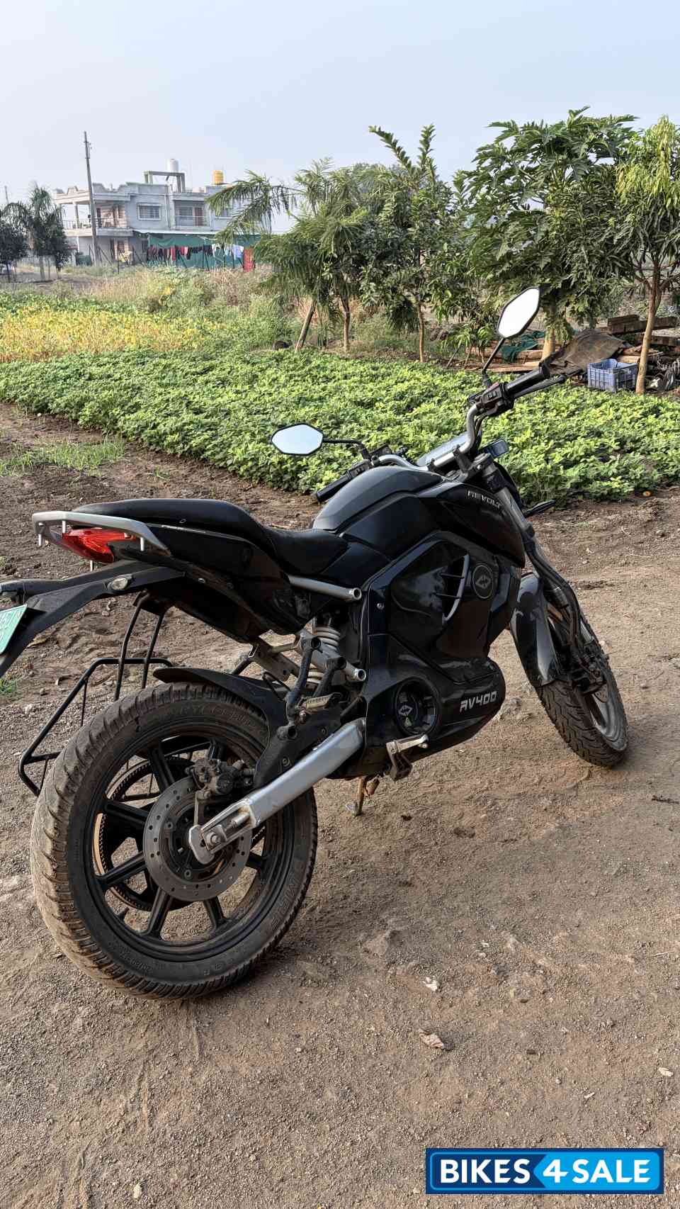 Revolt RV 400