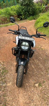 Pearl White Husqvarna Vitpilen 250 2024
