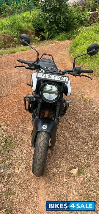 Pearl White Husqvarna Vitpilen 250 2024 Pearl White Husqvarna Vitpilen 250 2024