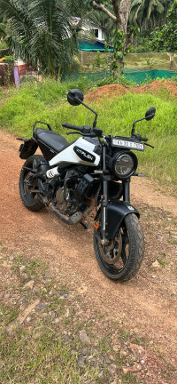 Pearl White Husqvarna Vitpilen 250 2024