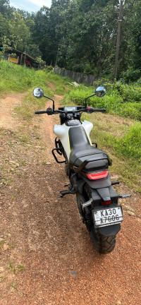 Pearl White Husqvarna Vitpilen 250 2024