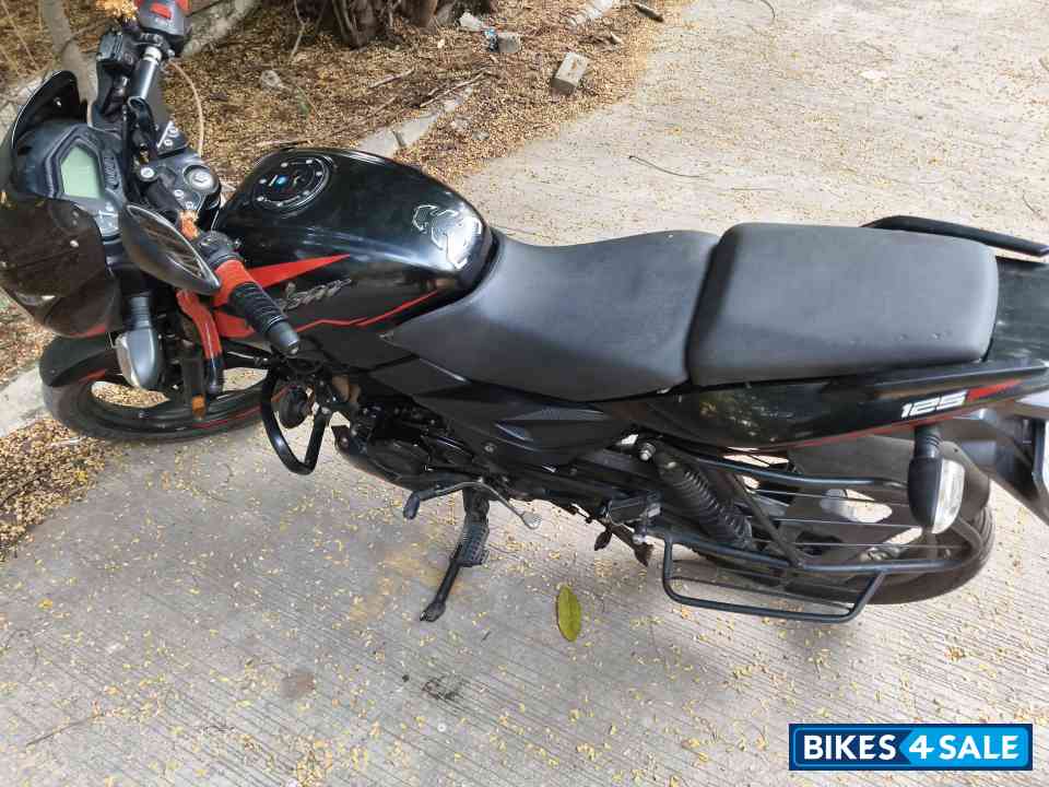 Red Black Bajaj Pulsar 125 Carbon Fibre Disc Split Seat Red Black Bajaj Pulsar 125 Carbon Fibre Disc Split Seat