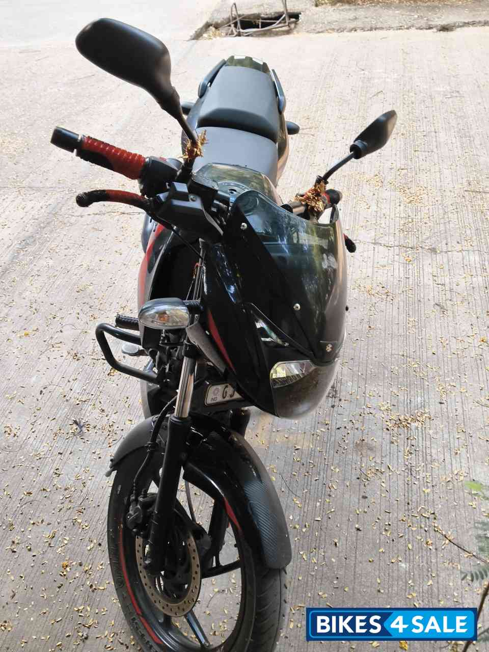 Red Black Bajaj Pulsar 125 Carbon Fibre Disc Split Seat Red Black Bajaj Pulsar 125 Carbon Fibre Disc Split Seat