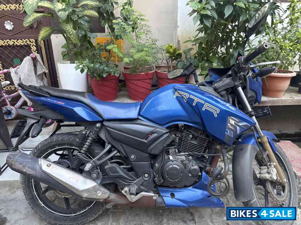 Blue TVS Apache RTR 180