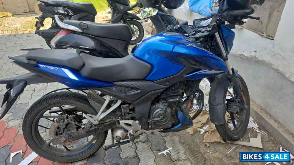 Bajaj Pulsar P150 Twin Disc Split Seat