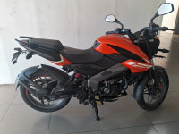 Orange Bajaj Pulsar NS125 BS6