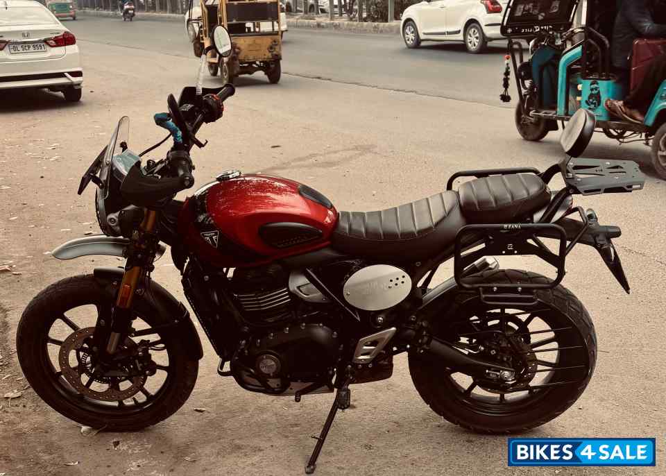 Red Triumph Scrambler 400 X