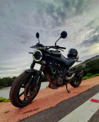 Dark Galvano Matt Husqvarna Svartpilen 250