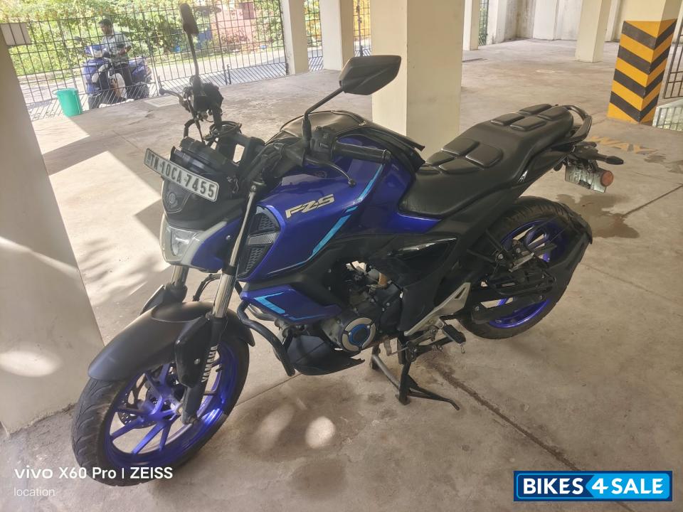 Blue Yamaha FZ-S FI Hybrid