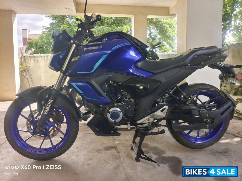 Blue Yamaha FZ-S FI Hybrid