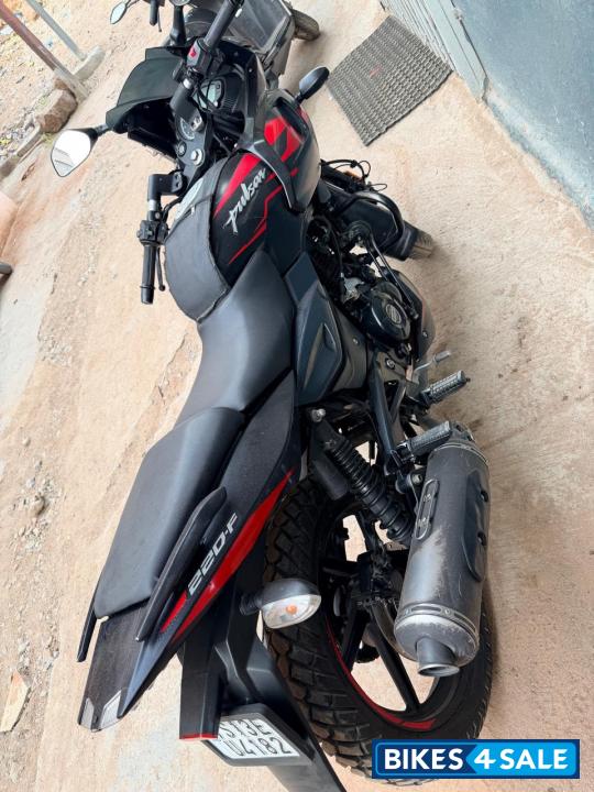 Black And Red Bajaj Pulsar 220F