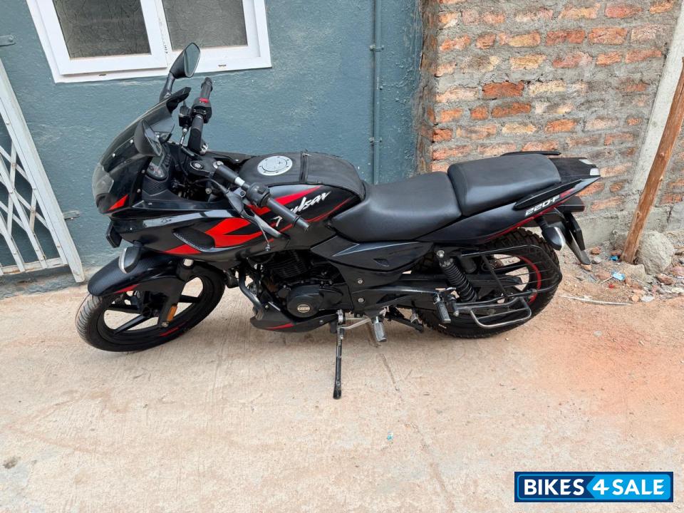Black And Red Bajaj Pulsar 220F