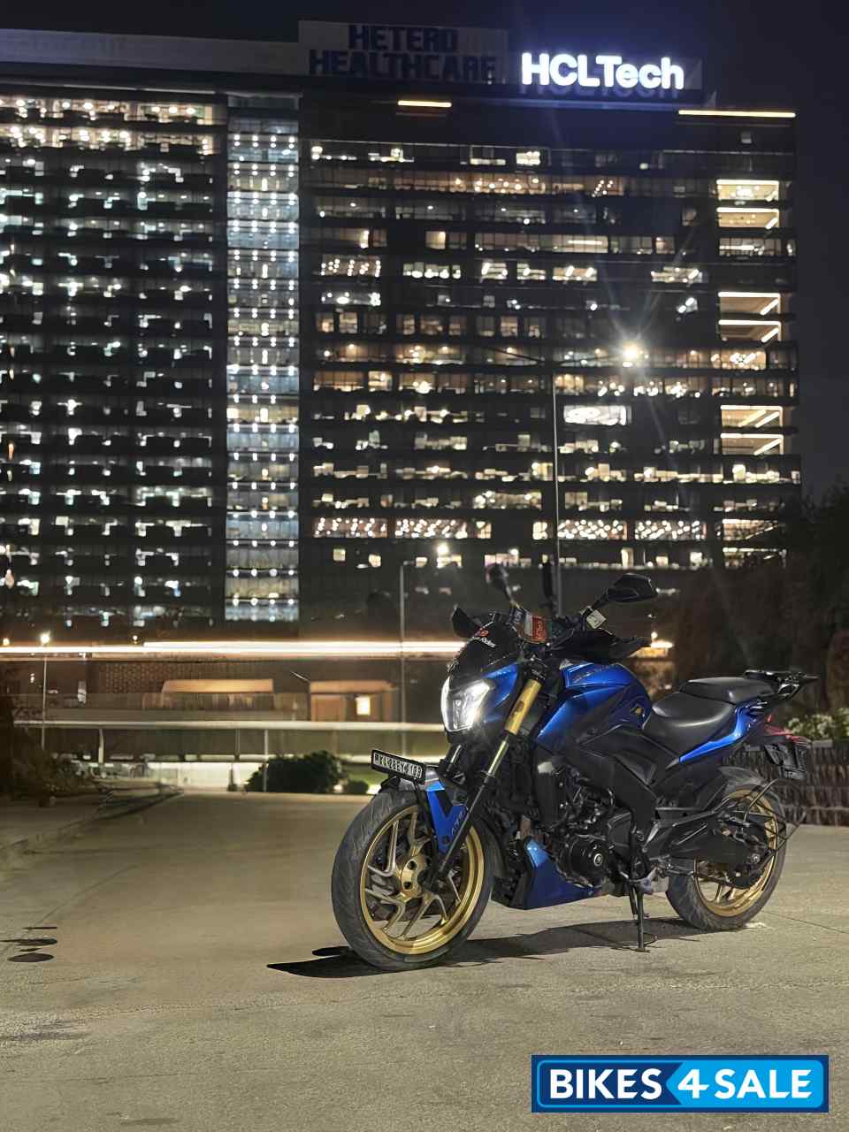 Glacier Blue Bajaj Dominar 400