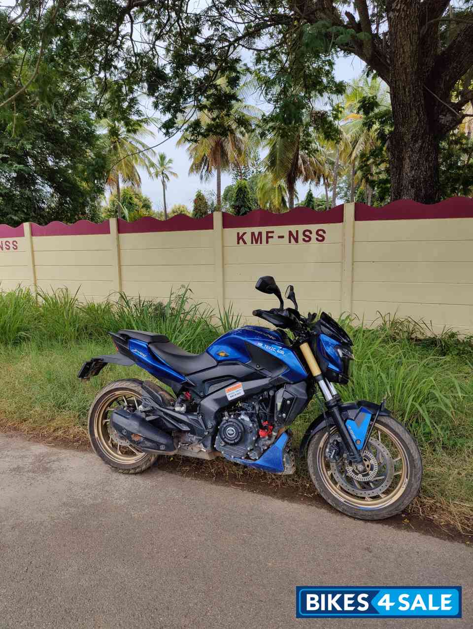 Glacier Blue Bajaj Dominar 400